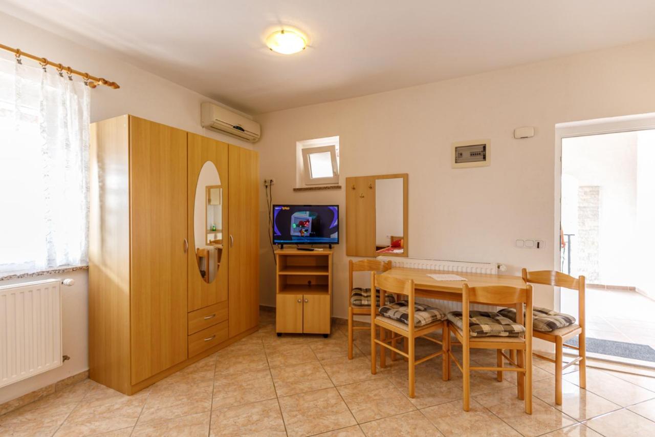 Ferienhaus Sascha In Poreč Exteriör bild
